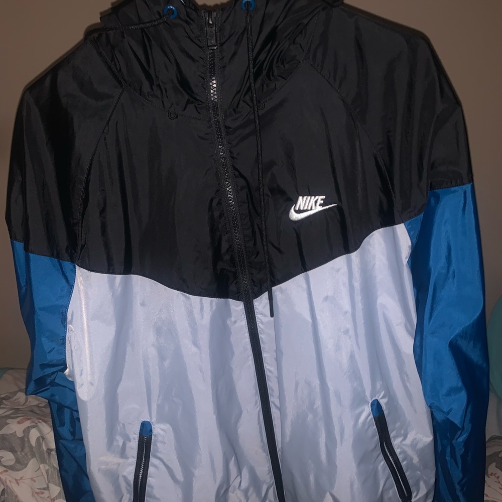 Nike windbreaker. Brand new. Unisex medium